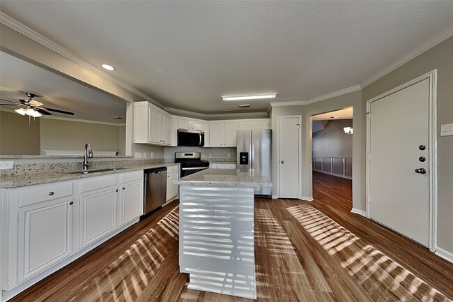 Building Photo - 30826 Trinket Dr