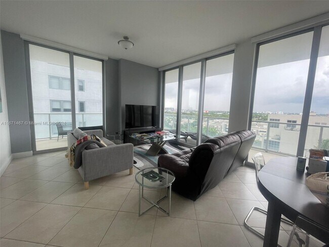 Foto del edificio - 3470 E Coast Ave