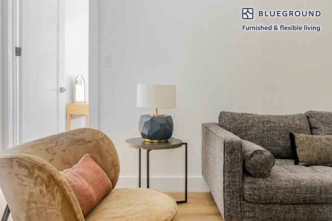 Building Photo - 161 W 54th St