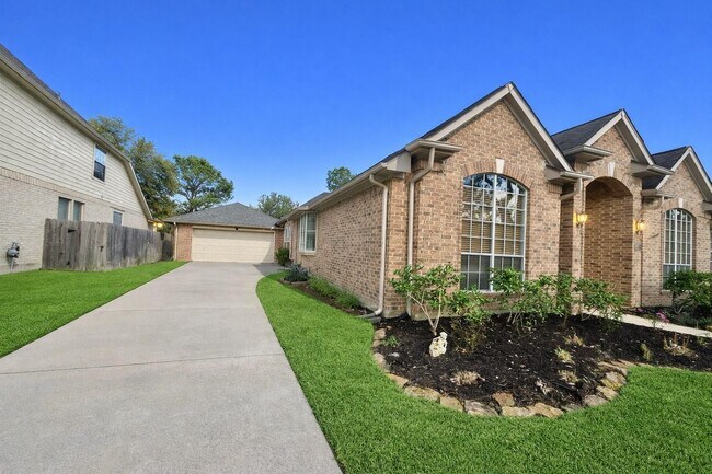 Foto del edificio - 16807 Laguna Springs Dr
