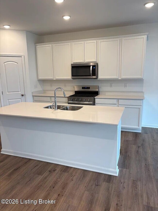 Foto del edificio - 2015 Lyndon Green Cir