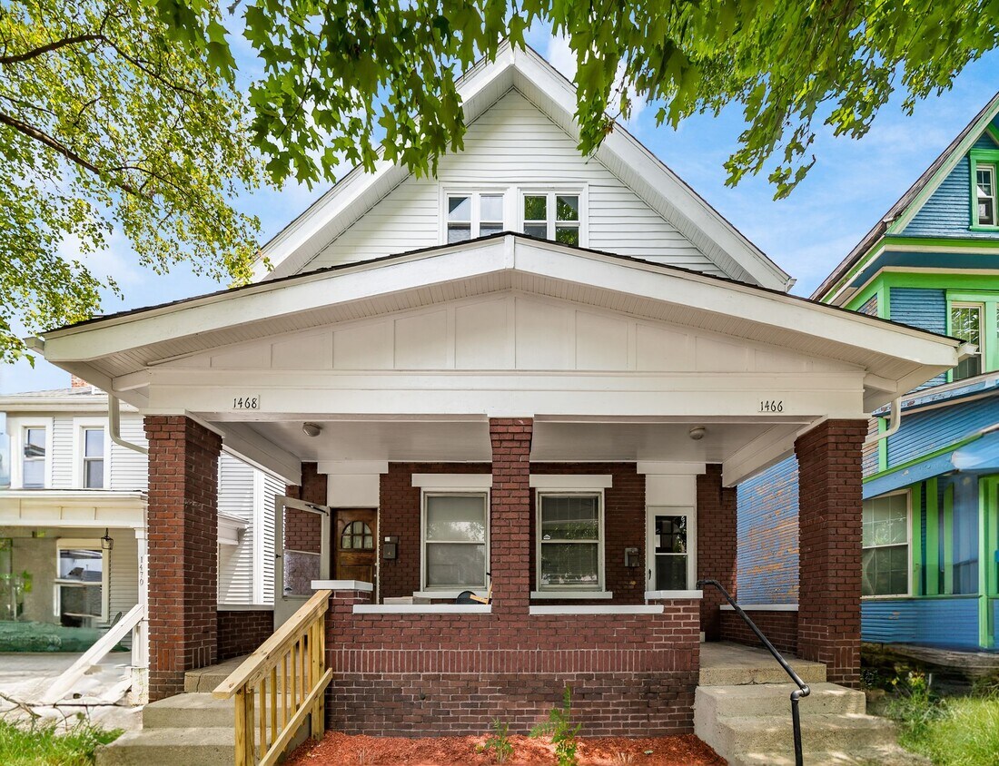 View from street - 1466 Summit St