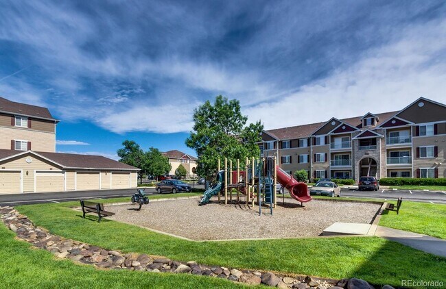Foto del edificio - Top Floor Penthouse Condo in Cherry Creek School District