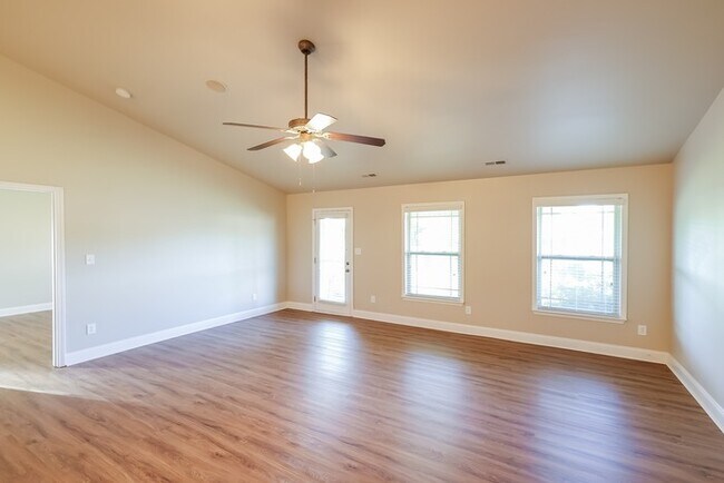 Building Photo - 3 Bedroom Home in Harvest, AL