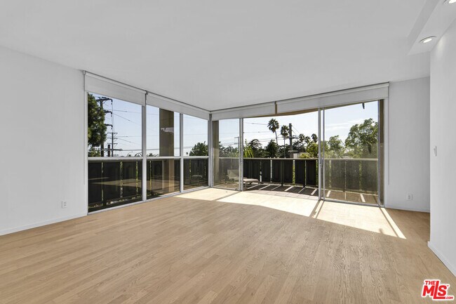 Foto del edificio - 4455 Los Feliz Blvd