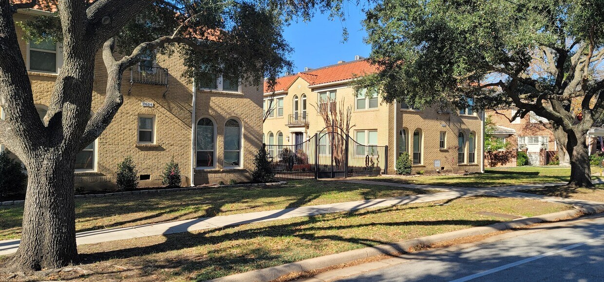 Granada Gables Apartments - 2000 Forest Park Blvd