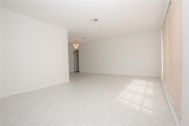 Photo - 1122 NW 82nd Ave House