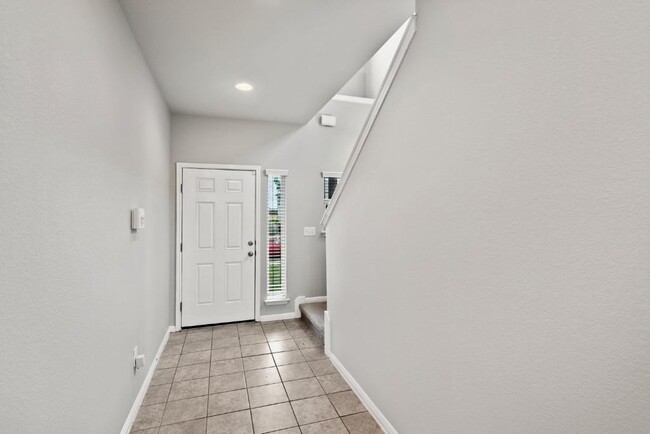 Building Photo - 341 Twisted Oaks Ln
