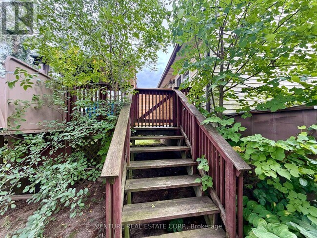 Photo du bâtiment - 1329 Belair Crescent