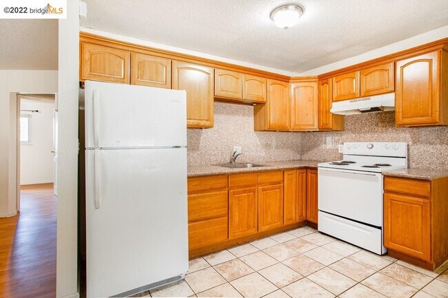 Kitchen - 3785 Buell St