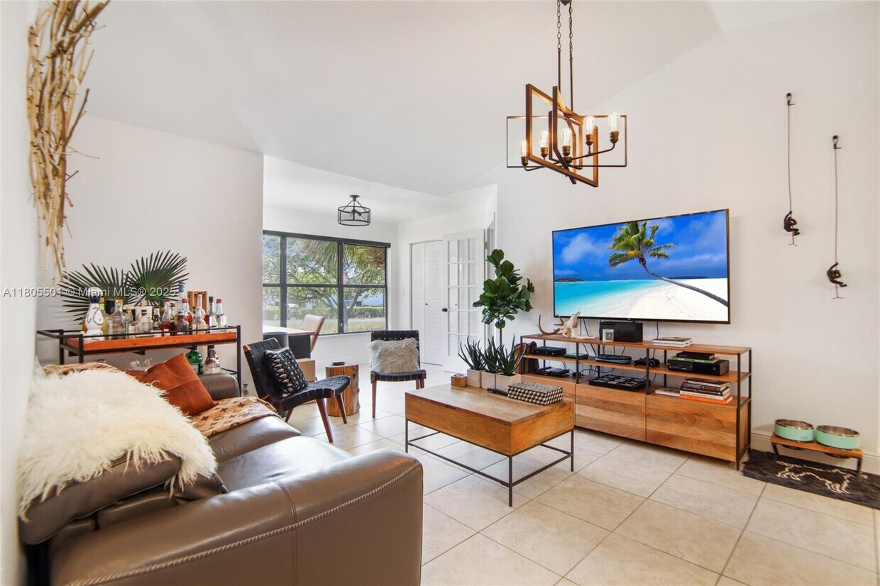 Foto principal - 2796 S University Dr