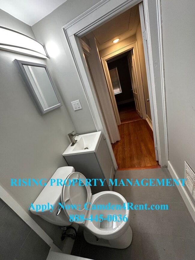 Foto del edificio - End unit 2 bedroom 1 bathroom home located in the historic Fairview section of Camden with Parkin...
