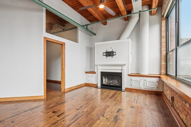 Foto del edificio - 1727 S Indiana Ave