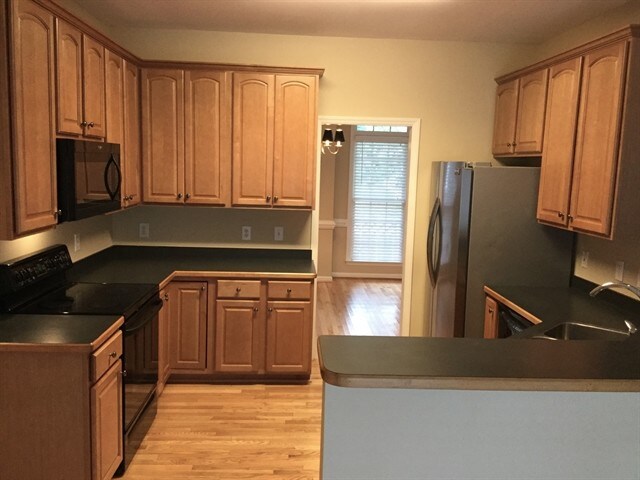 Foto del edificio - 5705 Beargrass Ln