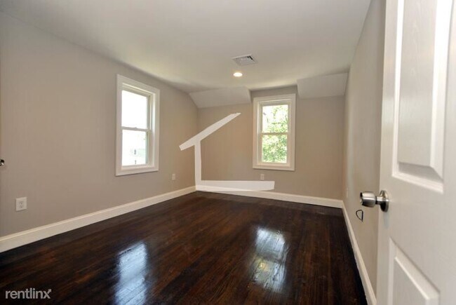 Foto del edificio - 3 br, 2 bath House - 8 Nonantum St