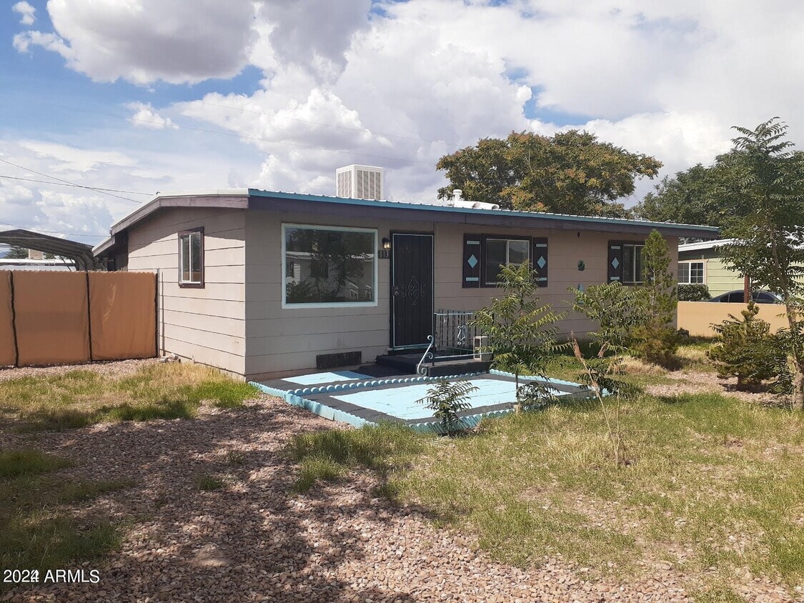 Primary Photo - 113 E Navajo St