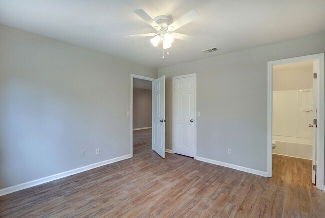 Foto del edificio - 3-3 Dukes Way