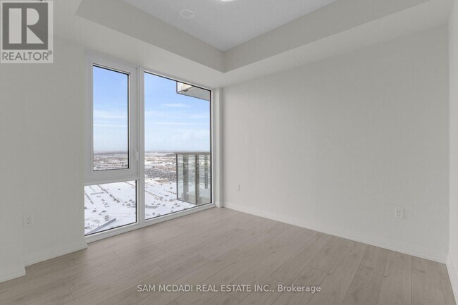 Building Photo - 27 Korda Gate