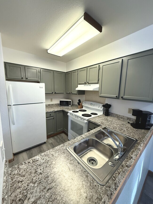 Foto del edificio - 1512 Lake Elmo Dr