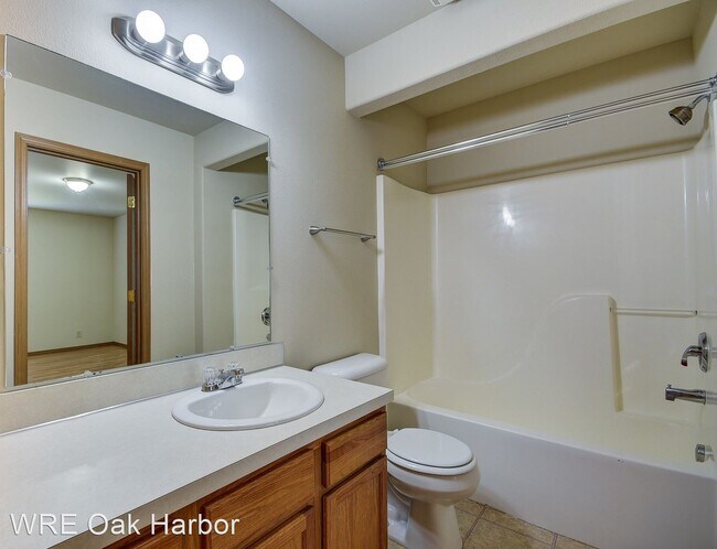 Building Photo - 2 br, 1 bath Apartment - 1661 NE 16th Ave ...