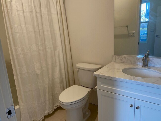 Foto del edificio - Vibrant 3 story 2bed/2.5bath home at the Mill at Broadway