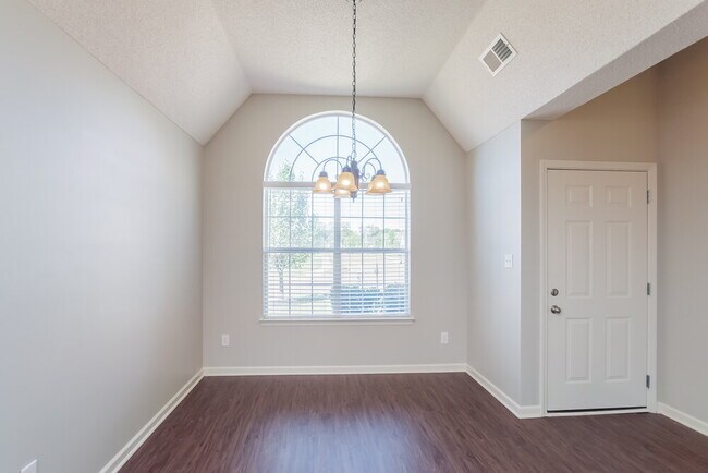 Foto del edificio - 7972 Ridgedale Dr