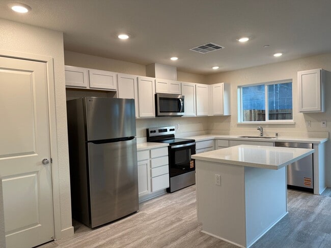 Foto del edificio - 4 Bed 2.5 Ba 2 Story 2 Car