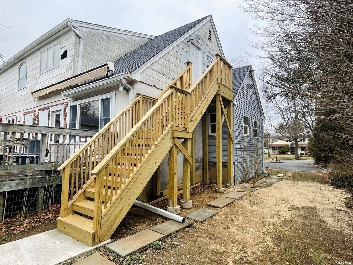 110 Clay Pitts Rd, Greenlawn, NY 11740 House Rental in Greenlawn, NY