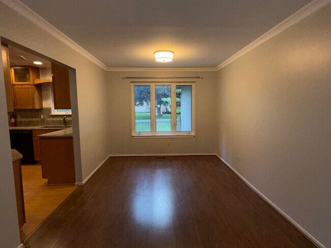 Foto del edificio - 741 Woods Ct