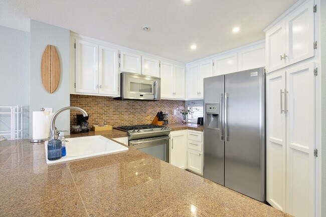 Foto del edificio - 737 Seacoast Dr