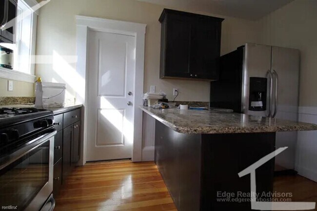 Foto del edificio - No Brokers Fee, In-Unit Washer and Dryer, Eat-in Kitchen, Stainless Steel Kitchen Appliances, Cen...