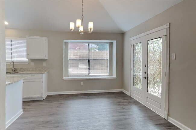 Foto del edificio - 8155 Big Oak Trail Dr