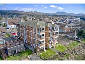 Building Photo - 224 N Holladay Dr