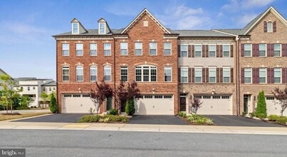 Building Photo - 2924 Middleham Ct