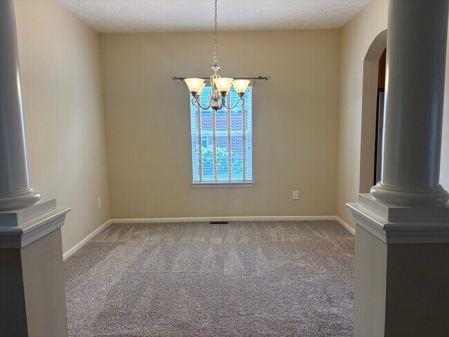 Comedor - 6648 Wilmot Ln