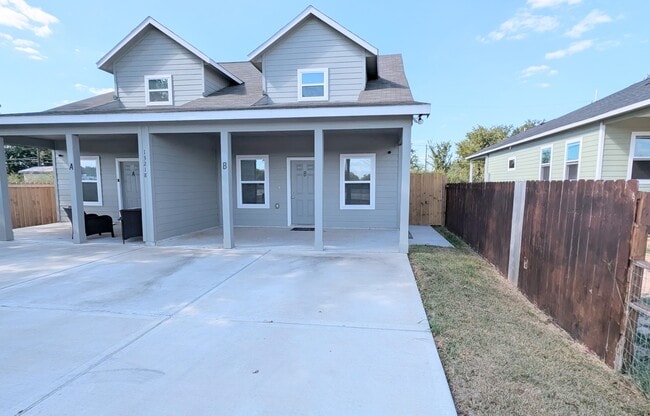 Welcome to 13218 HP Johnson Unit B in lovely Kendleton, TX! - 13218 HP Johnson St