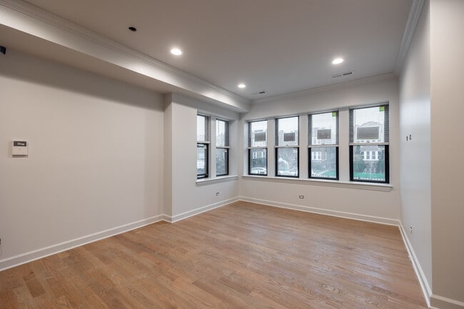 Foto del edificio - 3708 N Sawyer Ave