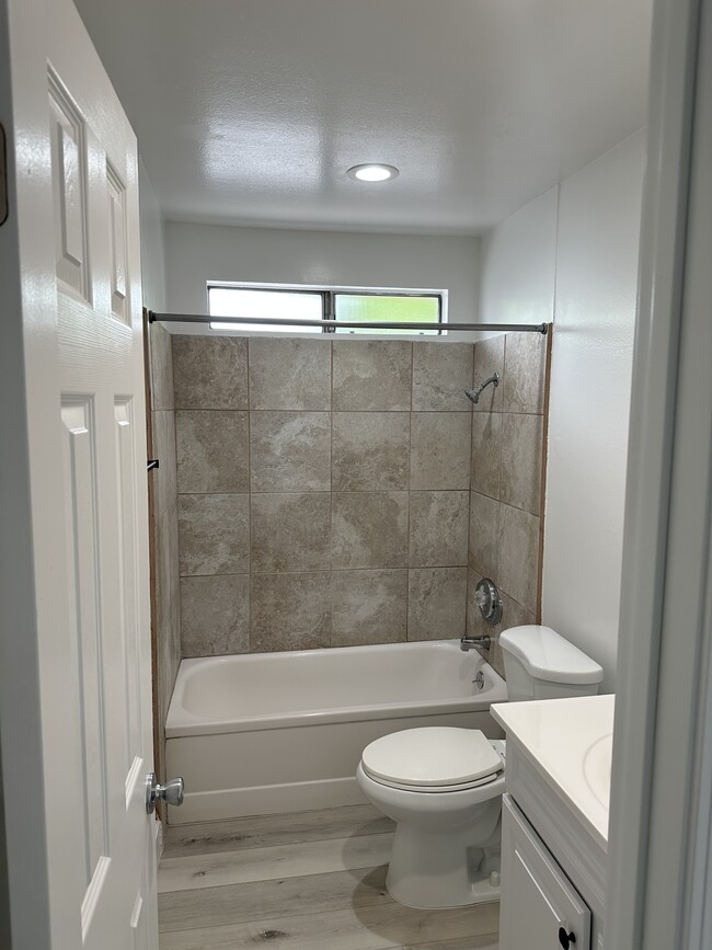 Building Photo - 3020-4 Quartz Lane