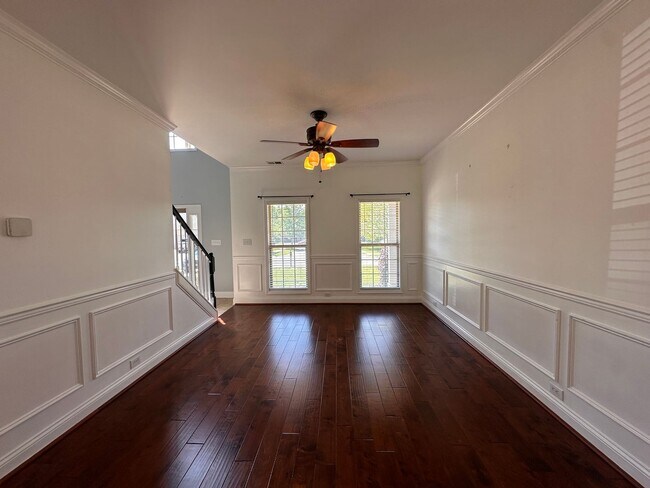 Foto del edificio - Elegant 4BR Home with Soaring Ceilings in The Reserve at Glenmary
