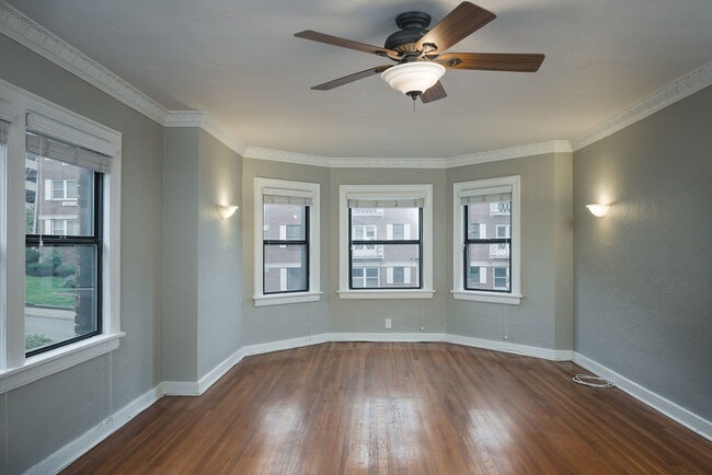 Foto del edificio - 4504 Broadway Blvd