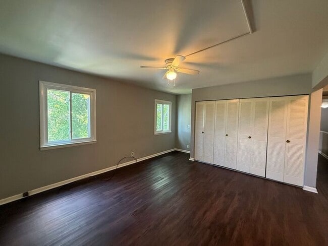 Building Photo - FOR RENT - 3 Bedroom Condo in Green Hills