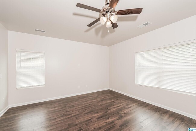Building Photo - 682 Johnnys Cv