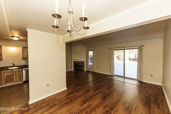 Foto del edificio - 12 Whispering Pines Rd