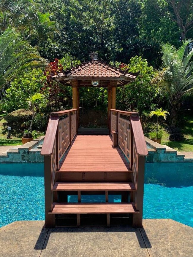 Foto del edificio - Spacious Haiku Home w/ Pool, Hot Tub, Lofts, Lanais, Ocean & Jungle Views