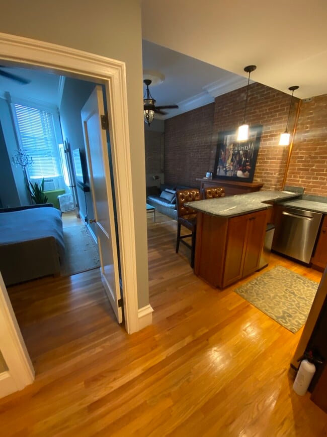 Building Photo - 167 Beacon St