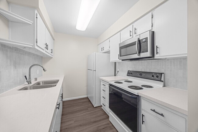 Foto del edificio - 4201 Raintree Cir