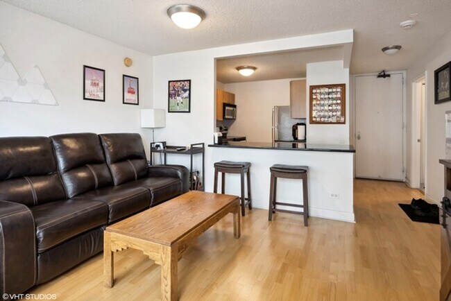 Building Photo - 1bed/1bath with full-amenity  is available...