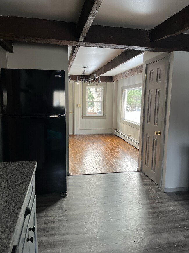 Foto del edificio - 2785 Hills Creek Rd