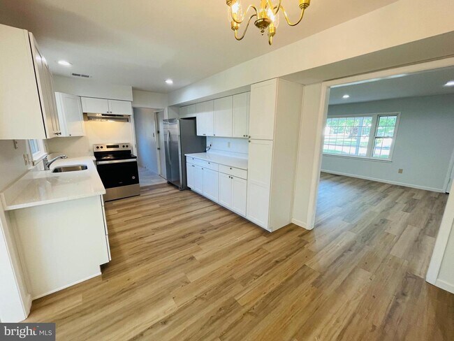 Building Photo - 13129 Poplar Tree Rd