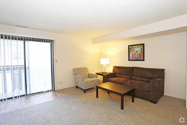 2BR, 1BA - Living Room - The Courtyard on Randolph